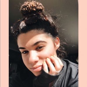 Meet your Posher, Mia